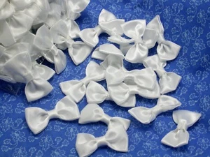 Paquete de 288 piezas de cinta de satén arcos blancos 1 9/16"" de ancho x 7/8"" de ancho - Imagen 1 de 2