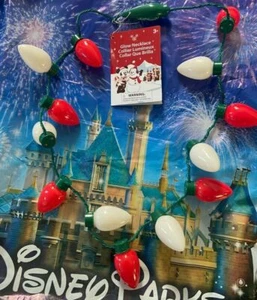 Disney Parks Holiday Lights Halskette Weihnachten Mickey Symbol Birne Lichter ~ NEU - Bild 1 von 4