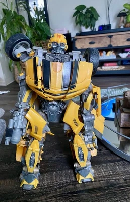 TRANSFORMERS Revenge Fallen ROTF - ULTIMATE BUMBLEBEE Battle Charged 13" WORKS - Image 1 of 4