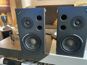 Alesis M1 Active Reference Monitor speakers (Pair) - Picture 1 of 2