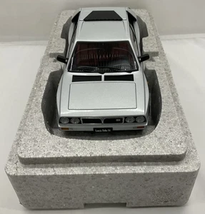 Lancia Delta S4 stradale silver  1/18 Autoart 1:18 diecast - Picture 1 of 17