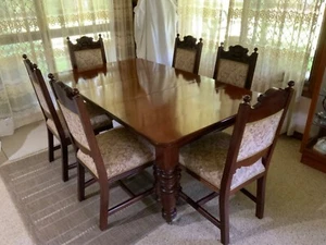 EARLY 1900’S MAHOGANY EXTENSION TABLE AND TAPESTRY UPHOLSTERED CARVED CHAIRS - Picture 1 of 24