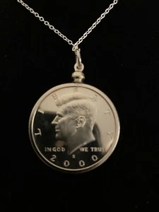 2000 S. GEM PROOF BRILLIANT UNCIRCULATED KENNEDY HALF DOLLAR PENDANT NECKLACE - Picture 1 of 3