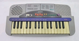 Tastiera Vintage Casio Cool Magical Light ML-2 insegna ai bambini a giocare - Foto 1 di 4