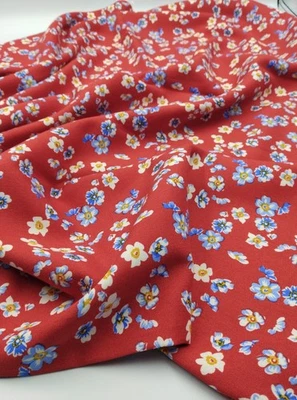 Tela de algodón viscosa floral roja - material suave drapeado por yarda (150 cm / 59") Foto 1 de 4