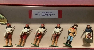 Miniaturas de batería y Apache Scouts de cinco Foto 1 de 4