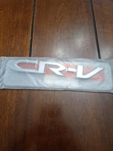 Genuine OEM Honda 75722-SWA-003 Liftgate Trunk Rear Nameplate Badge 2007-11 CR-V - Bild 1 von 5