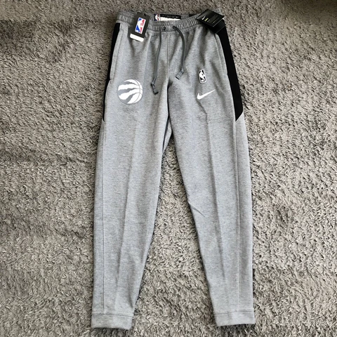 NEW Nike Toronto Raptors Sweatpants Joggers Men’s Medium 932985-032 Cover