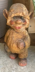 Encantador troll de madera tallado a mano Henning de colección arte popular folclore escandinavo - Imagen 1 de 13
