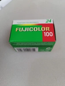 Rullino Fotografico Vintage Scaduti 11-2009 Come Foto Fujocolor 24 Pose 100 Asa - Foto 1 di 4