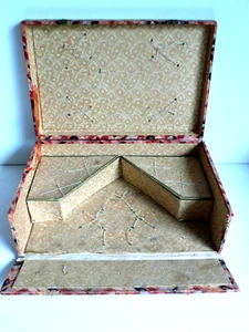 COFFRET VIDE DE DINETTE ANCIENNE EN BOIS TAPISSÉ DE PAPIER IMPRIMÉ D'ÉPOQUE - Imagen 1 de 16