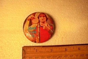 Vintage 2" Pinback Button Mork from Ork Robin Williams Mork & Mindy - Picture 1 of 4