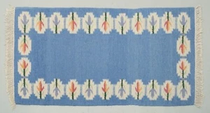 Swedish handwoven carpet in pure wool. Rölakan technique. Designed with flowers. - Picture 1 of 6
