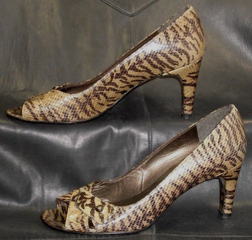 Stuart Weitzman women's snake print leather open peep toe pump shoes size 6 1/2M - Image 1 of 4