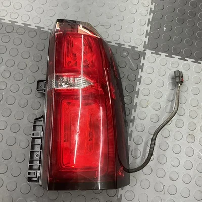 2015-2020 CHEVROLET SUBURBAN REAR RIGHT SIDE HALOGEN TAILLIGHT LIGHT LAMP OEM - Image 1 of 4