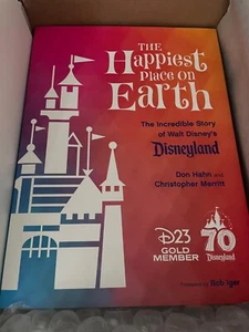 Disney D23 Gold Member Exclusive Book The Happiest Place on Earth In Hand Neu - Bild 1 von 4