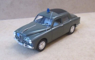 Alfa Romeo 1900 Polizia Stradale grigioverde 1/24 - Immagine 1 di 4