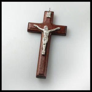 Christian Catholic Wooden Neck Cross Crucifix Jesus Christ Confirmation 9cm - Picture 1 of 4