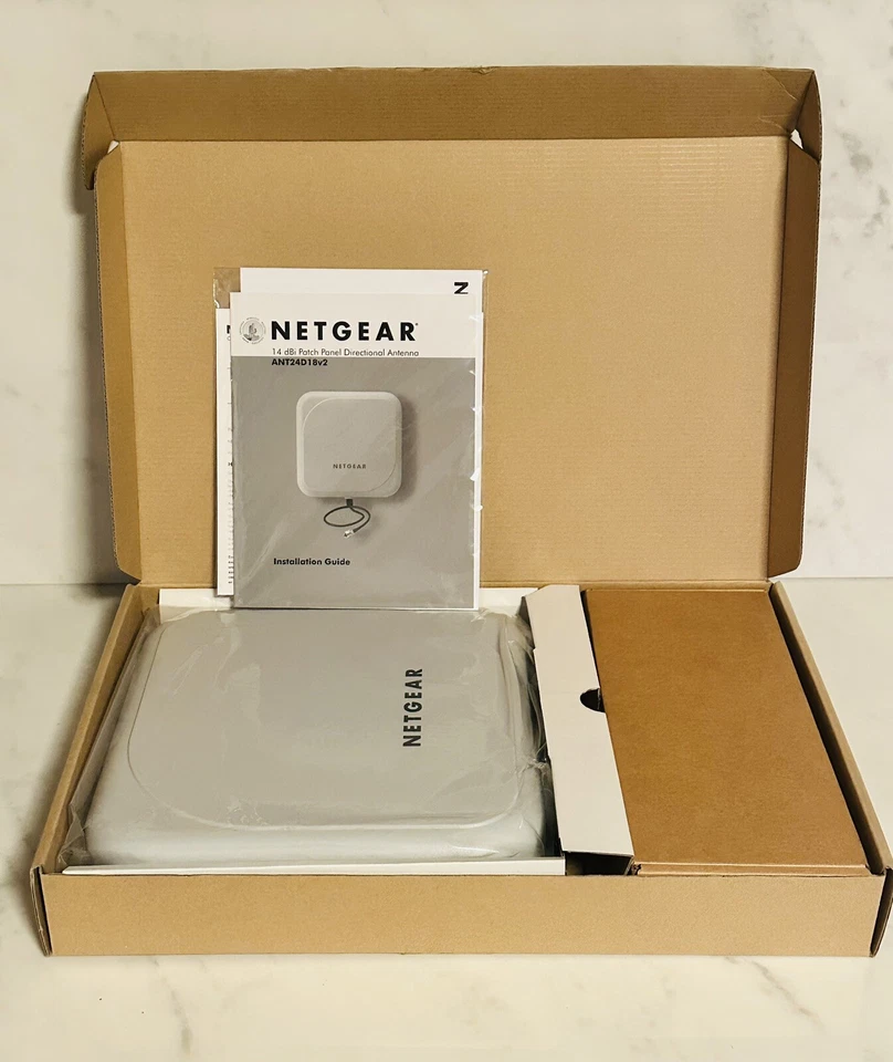 NETGEAR ANT24D18v2 14Dbi Patch Panel Directional Antenna - Image 1 of 4