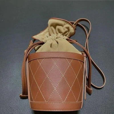 Bandolera Samantha Thavasa marrón tubular con cordón sin usar Foto 1 de 4