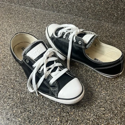 Converse Chuck Taylor All Star Lace Up Low Classic Black Leather Shoe Women Sz 8 - Image 1 of 4