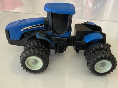 1/64 Scale Models New Holland TJ530 4WD Tractor With Duals A3 - Image 1 of 4