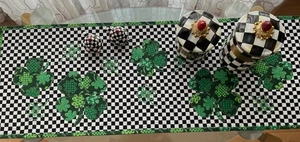 Designer inspiriertes gestepptes Glücksklee schwarz/weiß kostenloses Mackenzie Kindergeschenk - Bild 1 von 5