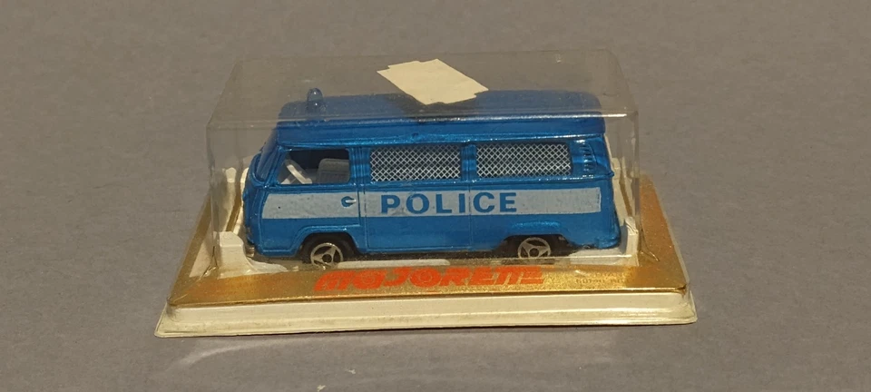 MAJORETTE  244  T2 Fourgon VW  POLICE - scala 1:60 - Immagine 1 di 4