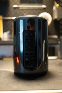 Apple Mac Pro (ITB, Quad-Core Xeon 3.7G, 32GB ECC RAM) - Mint Condition, w/Box - Afbeelding 1 van 9