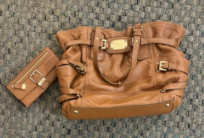 Michael Kors Gansevoort 皮革大号 NS 托特包行李箱带钱包和额外肩带 — 第 1/4 张图片