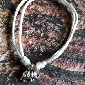 Pulsera de protección con cuerda de fe blanca elefante yoga Om Ohm Aum ajustable - Imagen 1 de 10