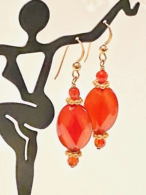 PENDIENTES PERFORADOS FACETADOS DE CORNALINA ROJA/ORO ~ 1 7/8” COLGANTE ~ TONO DORADO Foto 1 de 4