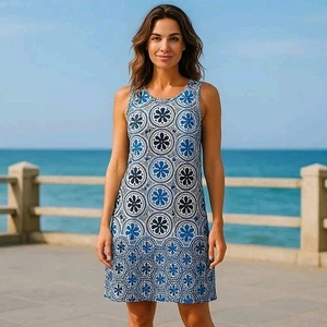 Mud Pie Etuikleid Damen blau/weiß Medaillon Print ärmellos Schlüsselloch Sm NEU - Bild 1 von 18
