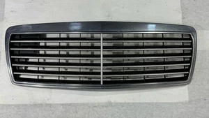 Mercedes E Klasse W210 Kühlergrill Frontgrill Original Elegance 2108800083 - Picture 1 of 7