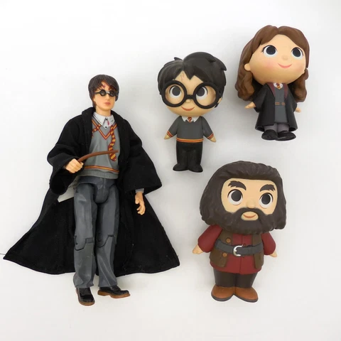 Harry Potter Dueling Club Figure & 3 Funko Mystery Minis Harry Hermione & Hagrid Cover