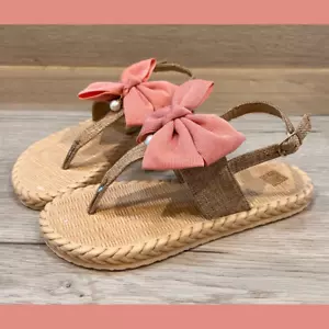 SANDALIAS PLANAS ROCKTHOSECURVES MUJER ROSA SUELA ESTAMPADA DETALLE LAZO GRANDE Y PERLA - Imagen 1 de 2