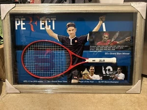 ROGER FEDERER HAND SIGNED FRAMED TENNIS RACQUET - Picture 1 of 2