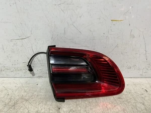 LUZ INTERIOR TRASERA LADO PASAJERO PORSCHE MACAN 95B ♻️ 95B945093F ENVÍO Y DEVOLUCIÓN GRATIS REINO UNIDO - Imagen 1 de 5