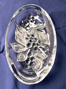 Bandeja para servir ovalada de vidrio transparente con diseño de uva y hoja 9” aperitivos de postre - Imagen 1 de 6