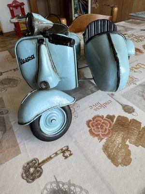 Vespa 125 Con Sidecar In Metallo Uso Ornamentale - Immagine 1 di 4