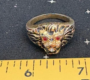 Vintage Löwenkopf Ring mit roten Augen weißer Edelstein Mundgröße 12,5 Gold/Silber/schwarze Farbe - Bild 1 von 11