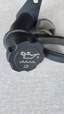 Tubo de llenado de aceite del motor Cadillac CTS 2003/04 OEM. Foto 1 de 3