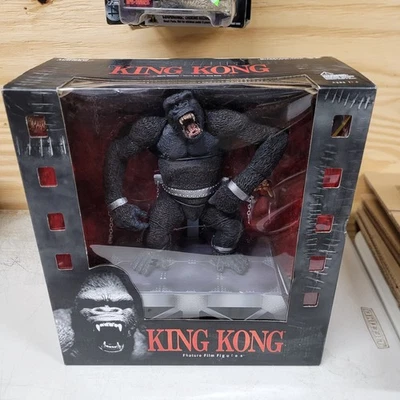 McFarlane Toys Movie Maniacs Series 3 Deluxe Box Set King Kong 2000 New - Image 1 of 2