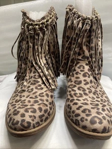 Bota corta Very G Juno con flecos de leopardo 10 para mujer - Imagen 1 de 9