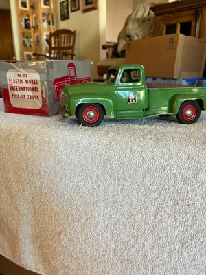 PMC INTERNATIONAL S-Line IH pickup GREEN original box - Image 1 of 2