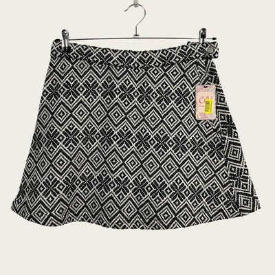 NEW Chelsea & Violet MEDIUM Black White Print Cotton Knit Short Skater Skirt - Image 1 of 4