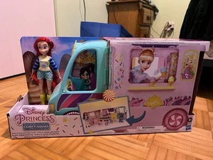 Disney Princess Doll Ariel and Sweet Treats Truck Comfy Squad 15 Pieces Set - Bild 1 von 8