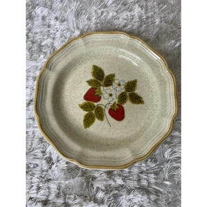 Mikasa Strawberry Festival Desing EB 801 Dessert Salad Plate 1980s - Picture 1 of 4
