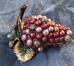 Red and Violet Grapes Enameled over Metal Bejeweled Hinged Trinket Box w/Snail - Picture 1 of 6