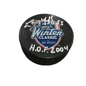 LARRY MURPHY Signed 2014 Winter Classic Puck - HOF 2004 - Picture 1 of 2